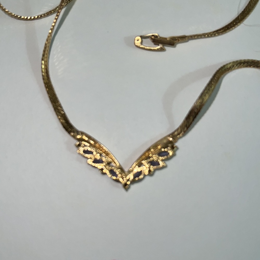 Avon White Rhinestone Dark Purple V-Shape Necklace - Picture 3 of 3